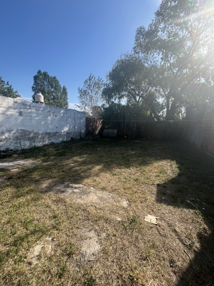 CASA EN VENTA EN SAN BERARDO 4 HABITACIONES GAS NATURAL CONECTADO CON DEPTO MONOAMBIENTE AL FRENTE